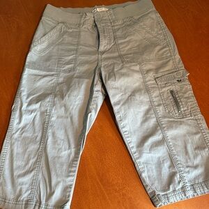 Lee easy fit light gray capris, 10, EUC